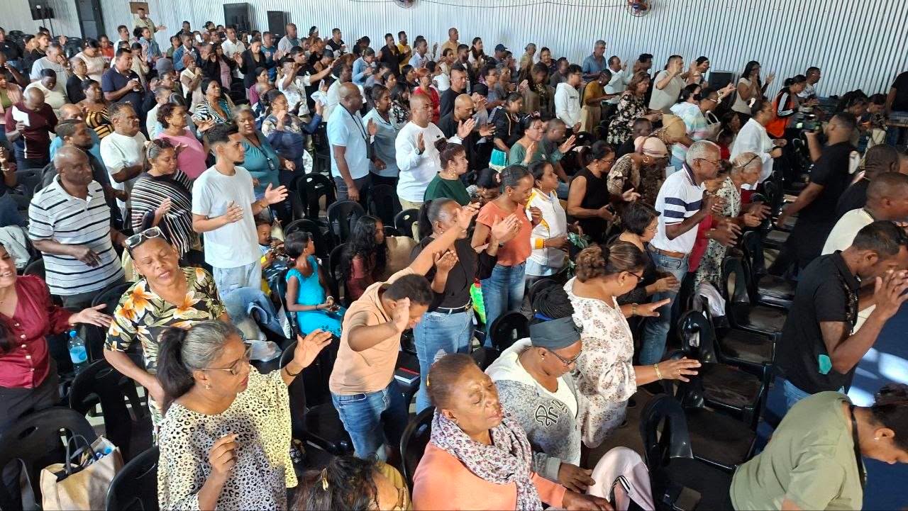 🙏 L’ONCTION POUR LA DÉLIVRANCE A FRAPPÉ FORT CE VENDREDI ‼️